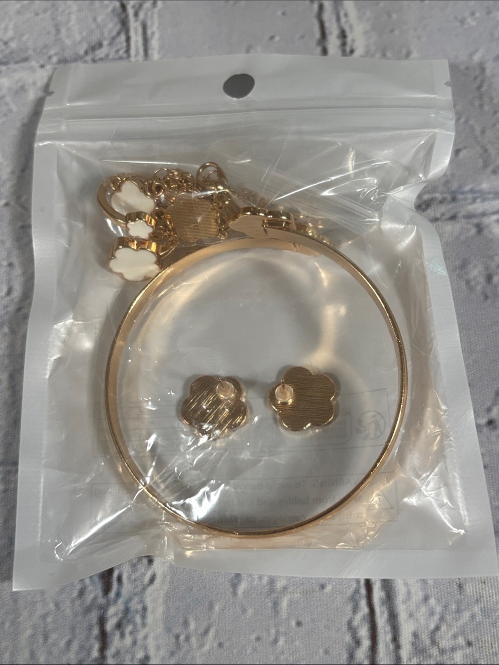 Set of 5 White Flower Gold Tone Jewelry NEW